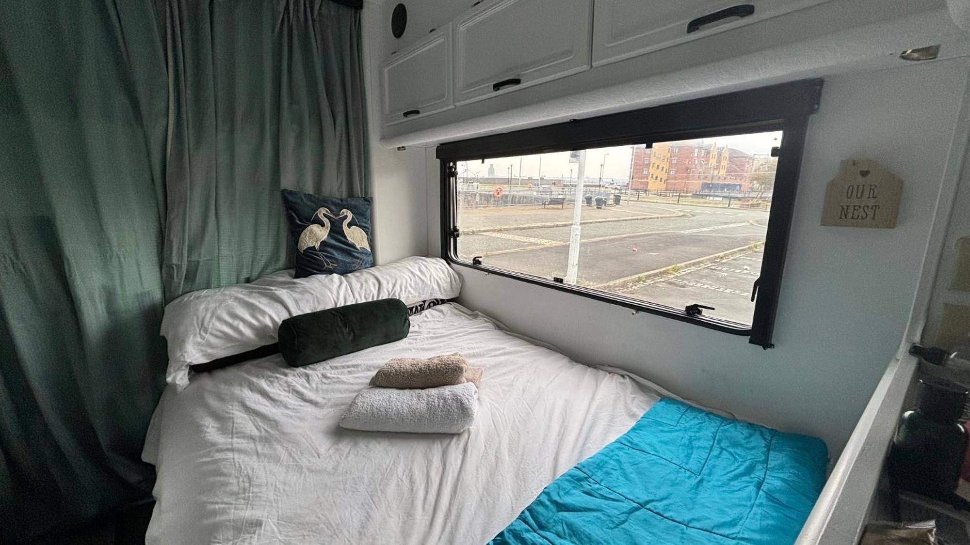Cool Wheels On The Waterfront 호텔 리버풀 외부 사진